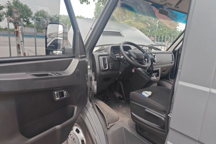 Used Iveco Daily 2023 2.5T A37M1 Multi-Purpose Passenger Vehicle Long Wheelbase Mid-Roof Dual Tires Manual Transmission Automatic Gearbox Driver Seat