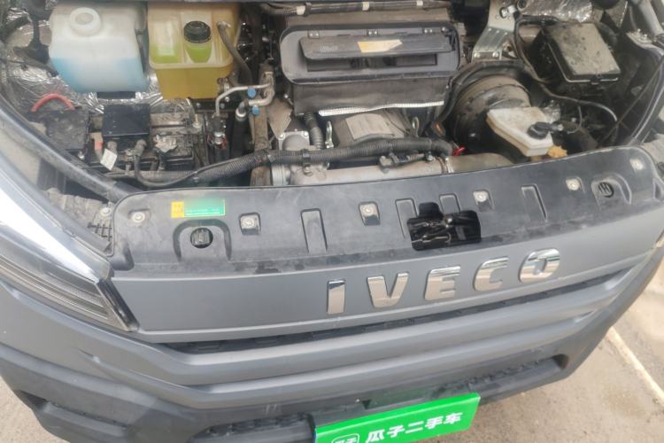 Used Iveco Daily 2023 2.5T A35M1 Multi-Purpose Passenger Vehicle Short Wheelbase Mid-Roof Design Single Tire Side-Sliding Door Automatic Transmission Engine Bay