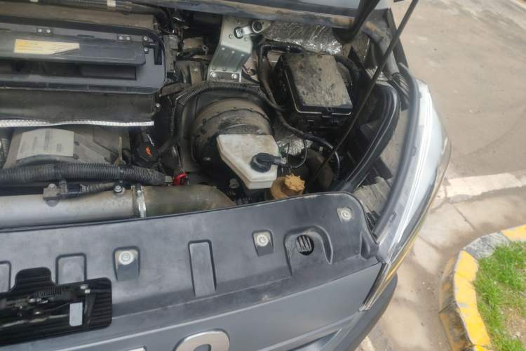 Used Iveco Daily 2023 2.5T A35M1 Multi-Purpose Passenger Vehicle Short Wheelbase Mid-Roof Design Single Tire Side-Sliding Door Automatic Transmission Engine Bay Left