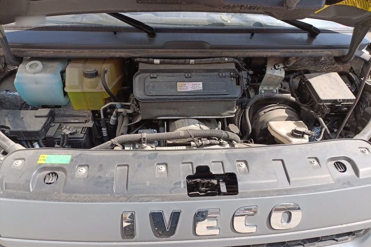 Used Iveco Daily 2023 2.5T A37M1 Multi-Purpose Passenger Vehicle Long Wheelbase Mid-Roof Dual Tires Manual Transmission Automatic Gearbox Engine Bay