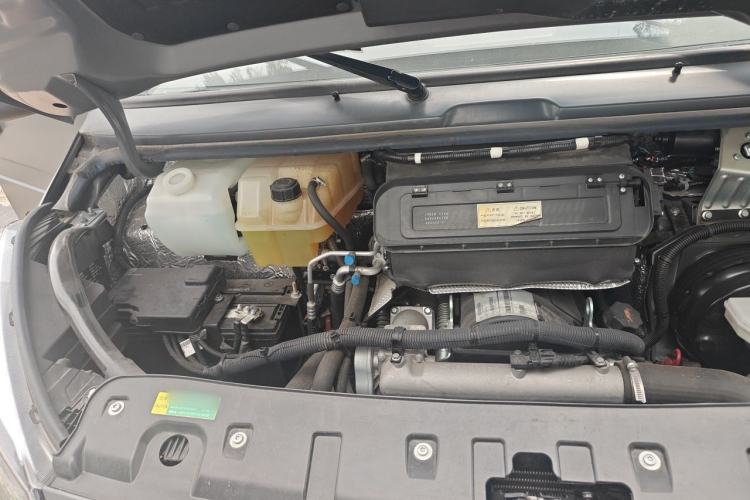 Used Iveco Daily 2023 2.5T A37M1 Multi-Purpose Passenger Vehicle Long Wheelbase Mid-Roof Dual Tires Manual Transmission Automatic Gearbox Engine Bay Right
