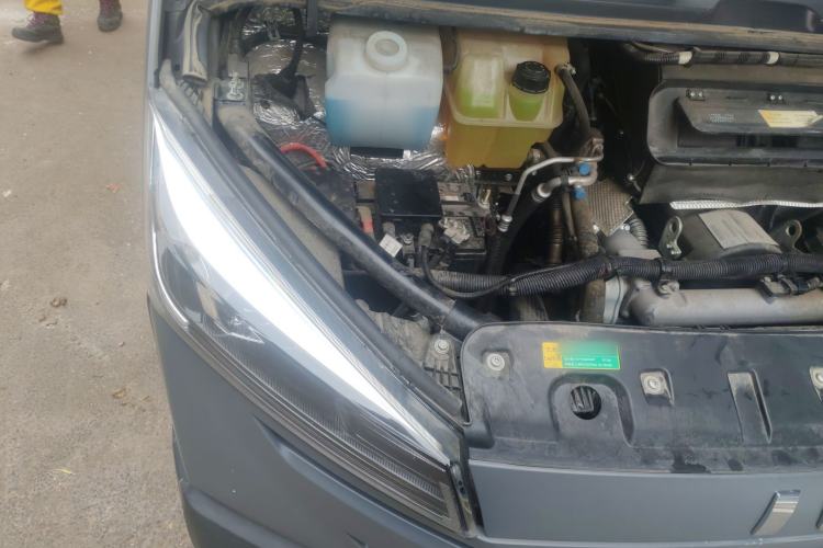 Used Iveco Daily 2023 2.5T A35M1 Multi-Purpose Passenger Vehicle Short Wheelbase Mid-Roof Design Single Tire Side-Sliding Door Automatic Transmission Engine Bay Right