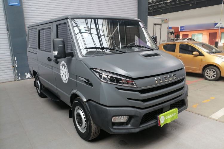 Used Iveco Daily 2023 2.5T A35M1 Multi-Purpose Passenger Vehicle Short Wheelbase Low Roof Single Tire Manual Transmission with Automatic Option Exterior 1