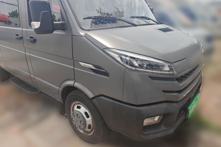 Used Iveco Daily 2023 2.5T A37M1 Multi-Purpose Passenger Vehicle Long Wheelbase Mid-Roof Dual Tires Manual Transmission Automatic Gearbox Exterior 2