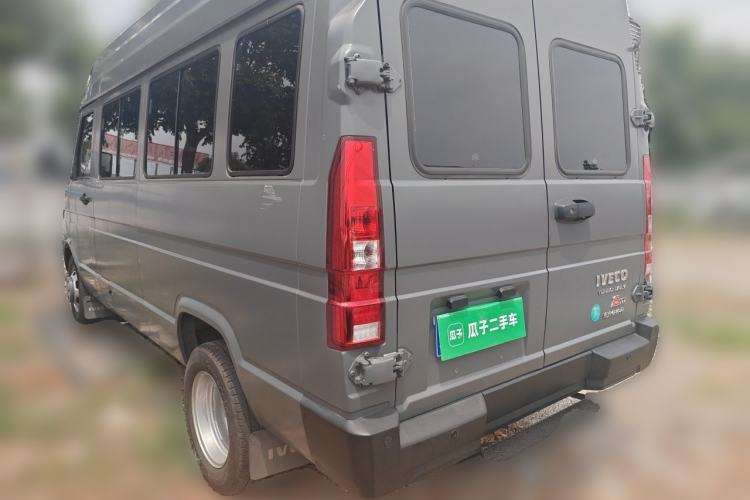 Used Iveco Daily 2023 2.5T A37M1 Multi-Purpose Passenger Vehicle Long Wheelbase Mid-Roof Dual Tires Manual Transmission Automatic Gearbox Exterior 3
