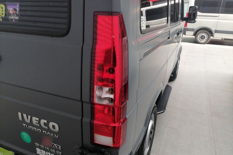 Used Iveco Daily 2023 2.5T A35M1 Multi-Purpose Passenger Vehicle Short Wheelbase Low Roof Single Tire Manual Transmission with Automatic Option Exterior 3