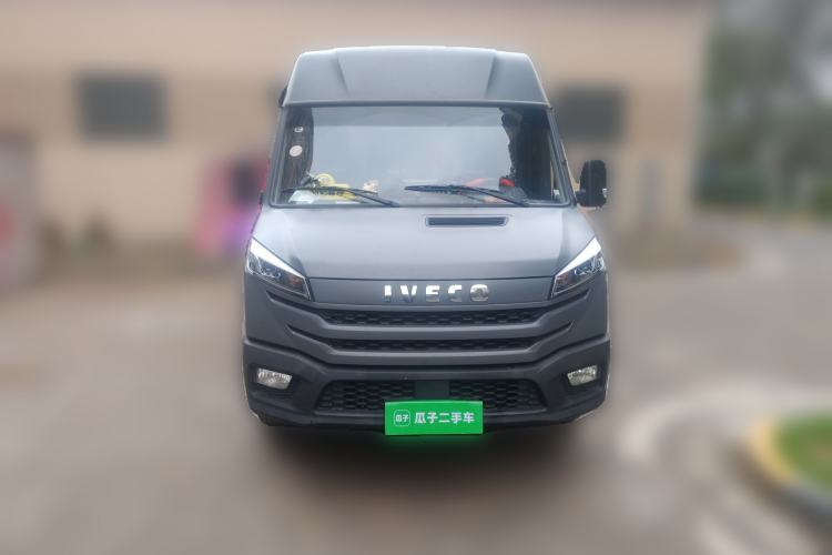 Used Iveco Daily 2023 2.5T A35M1 Multi-Purpose Passenger Vehicle Short Wheelbase Mid-Roof Design Single Tire Side-Sliding Door Automatic Transmission Front