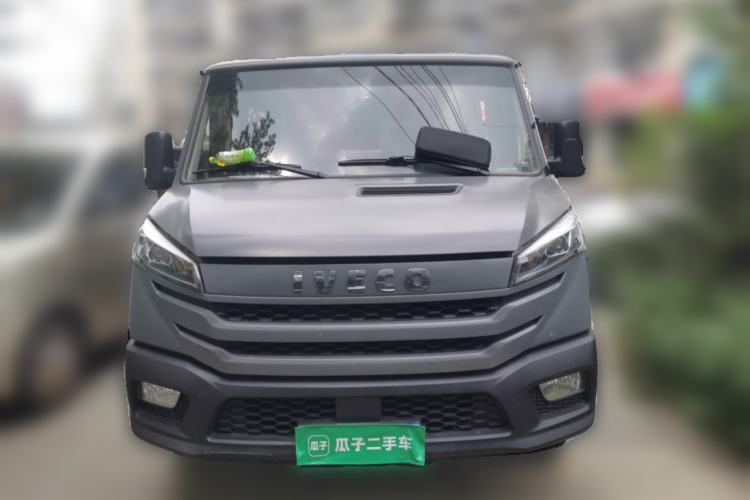 Used Iveco Daily 2023 2.5T A35M1 Multi-Purpose Passenger Vehicle Short Wheelbase Low Roof Single-Tire Side-Sliding Door Automatic Transmission Front