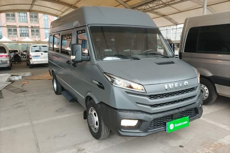Used Iveco Daily 2023 2.5T A37M1 Multi-Purpose Passenger Vehicle Long Wheelbase Mid-Roof Design Dual Side Sliding Doors Automatic Transmission Front Right 45 Deg