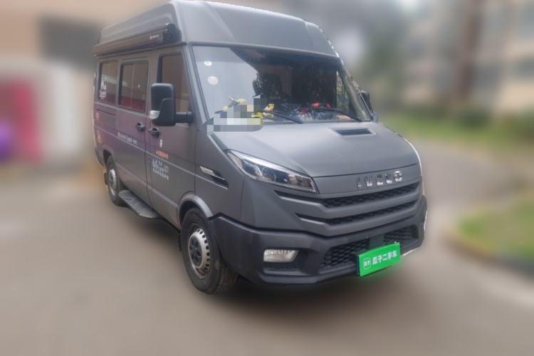 Used Iveco Daily 2023 2.5T A35M1 Multi-Purpose Passenger Vehicle Short Wheelbase Mid-Roof Design Single Tire Side-Sliding Door Automatic Transmission Front Right 45 Deg
