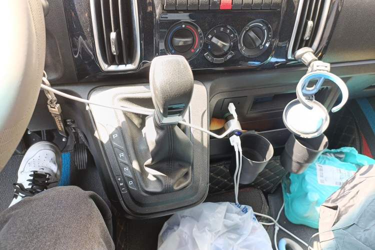 Used Iveco Daily 2023 2.5T A37M1 Multi-Purpose Passenger Vehicle Long Wheelbase Mid-Roof Dual Tires Manual Transmission Automatic Gearbox Gear Lever