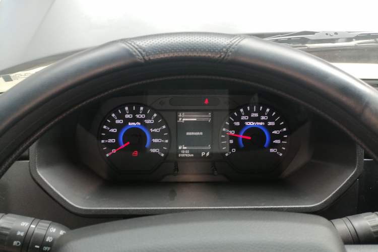 Used Iveco Daily 2023 2.5T A35M1 Multi-Purpose Passenger Vehicle Short Wheelbase Low Roof Single Tire Manual Transmission with Automatic Option Instrument Cluster