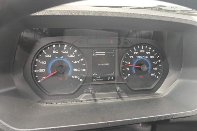 Used Iveco Daily 2023 2.5T A37M1 Multi-Purpose Passenger Vehicle Long Wheelbase Mid-Roof Dual Tires Manual Transmission Automatic Gearbox Instrument Cluster