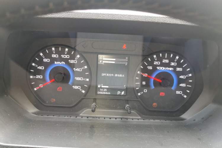 Used Iveco Daily 2023 2.5T A35M1 Multi-Purpose Passenger Vehicle Short Wheelbase Low Roof Single-Tire Side-Sliding Door Automatic Transmission Instrument Cluster