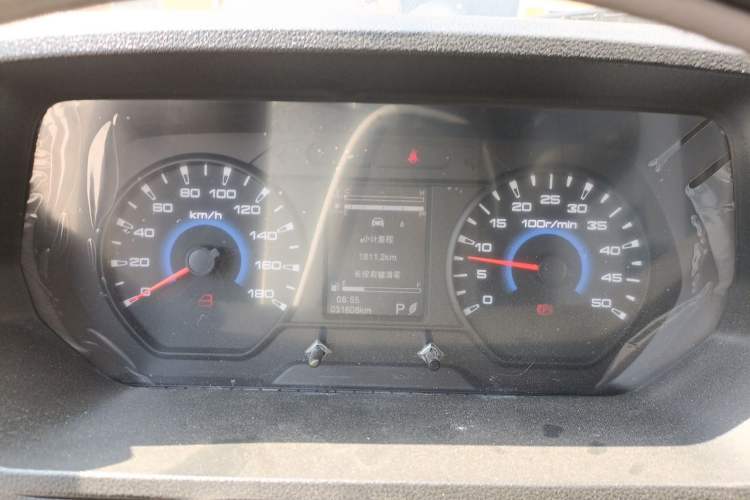 Used Iveco Daily 2023 2.5T A37M1 Multi-Purpose Passenger Vehicle Long Wheelbase Mid-Roof Dual Tires Manual Transmission Automatic Gearbox Instrument Cluster