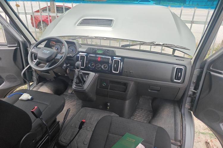 Used Iveco Daily 2023 2.5T A37M1 Multi-Purpose Passenger Vehicle Long Wheelbase Mid-Roof Dual Tires Manual Transmission Automatic Gearbox Interior 2