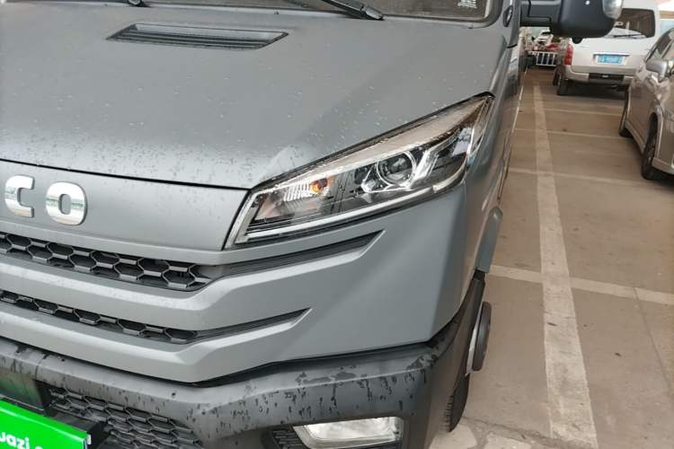 Used Iveco Daily 2023 2.5T A37M1 Multi-Purpose Passenger Vehicle Long Wheelbase Mid-Roof Design Dual Side Sliding Doors Automatic Transmission Left Front Headlight