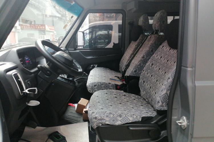 Used Iveco Daily 2023 2.5T A35M1 Multi-Purpose Passenger Vehicle Short Wheelbase Low Roof Single Tire Manual Transmission with Automatic Option Left Front Seat