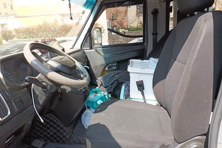 Used Iveco Daily 2023 2.5T A37M1 Multi-Purpose Passenger Vehicle Long Wheelbase Mid-Roof Dual Tires Manual Transmission Automatic Gearbox Left Front Seat