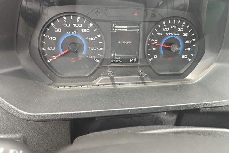 Used Iveco Daily 2023 2.5T A37M1 Multi-Purpose Passenger Vehicle Long Wheelbase Mid-Roof Dual Tires Manual Transmission Automatic Gearbox Odometer Close Up