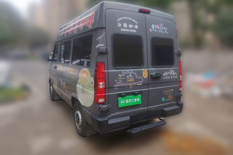 Used Iveco Daily 2023 2.5T A35M1 Multi-Purpose Passenger Vehicle Short Wheelbase Mid-Roof Design Single Tire Side-Sliding Door Automatic Transmission Rear Left 45 Deg