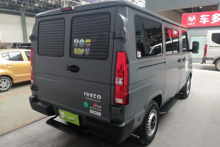Used Iveco Daily 2023 2.5T A35M1 Multi-Purpose Passenger Vehicle Short Wheelbase Low Roof Single Tire Manual Transmission with Automatic Option Rear Right 45 Deg