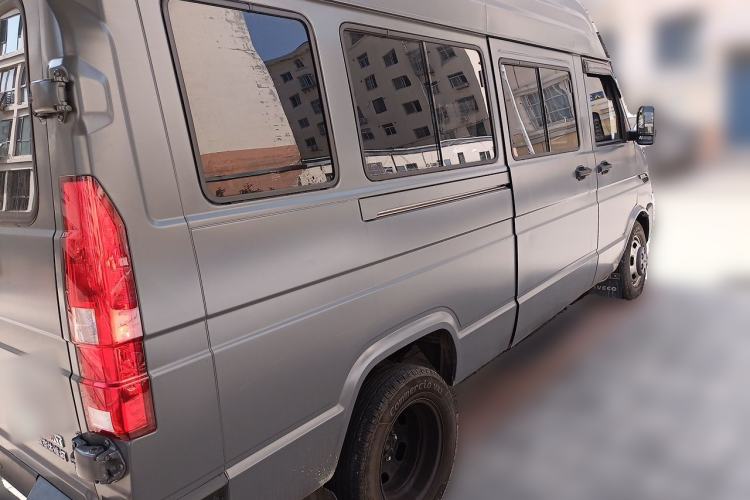 Used Iveco Daily 2023 2.5T A37M1 Multi-Purpose Passenger Vehicle Long Wheelbase Mid-Roof Dual Tires Manual Transmission Automatic Gearbox Rear Right 45 Deg