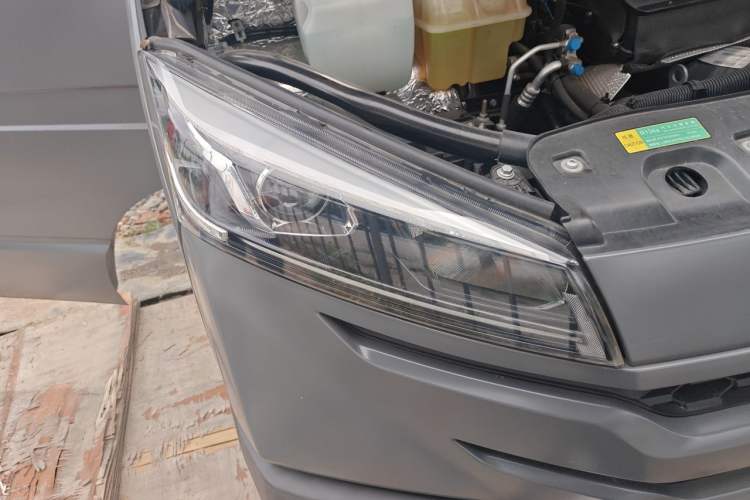 Used Iveco Daily 2023 2.5T A37M1 Multi-Purpose Passenger Vehicle Long Wheelbase Mid-Roof Dual Tires Manual Transmission Automatic Gearbox Right Front Headlight