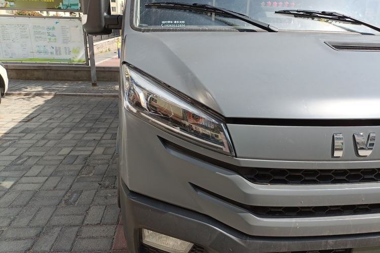 Used Iveco Daily 2023 2.5T A37M1 Multi-Purpose Passenger Vehicle Long Wheelbase Mid-Roof Dual Tires Manual Transmission Automatic Gearbox Right Front Headlight