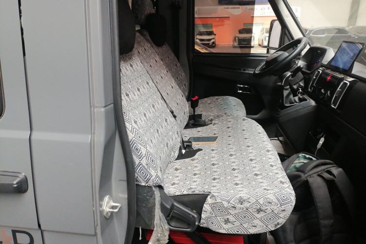 Used Iveco Daily 2023 2.5T A35M1 Multi-Purpose Passenger Vehicle Short Wheelbase Low Roof Single Tire Manual Transmission with Automatic Option Right Front Seat