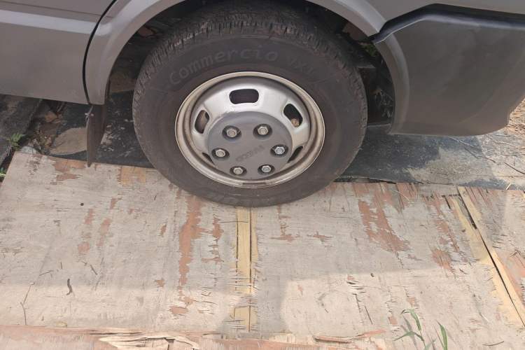 Used Iveco Daily 2023 2.5T A37M1 Multi-Purpose Passenger Vehicle Long Wheelbase Mid-Roof Dual Tires Manual Transmission Automatic Gearbox Right Front Wheel Hub