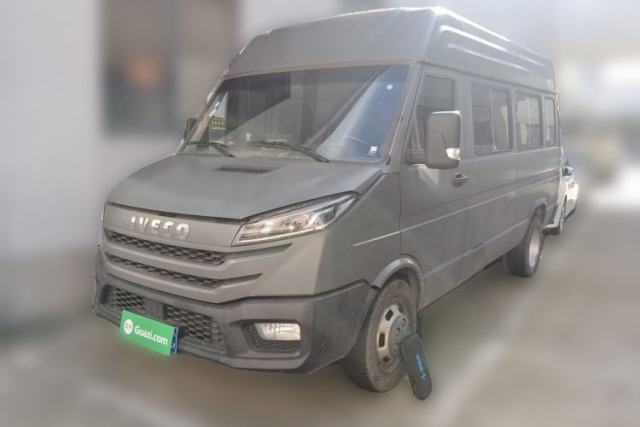 Used Iveco Daily 2023 2.5T A37M1 Multi-Purpose Passenger Vehicle Long Wheelbase Mid-Roof Design Dual Side Sliding Doors Automatic Transmission
