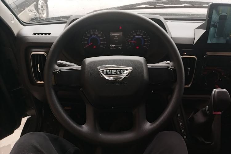 Used Iveco Daily 2023 2.5T A37M1 Multi-Purpose Passenger Vehicle Long Wheelbase Mid-Roof Design Dual Side Sliding Doors Automatic Transmission Steering Wheel
