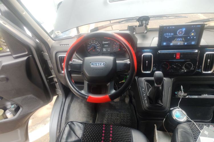 Used Iveco Daily 2023 2.5T A35M1 Multi-Purpose Passenger Vehicle Short Wheelbase Mid-Roof Design Single Tire Side-Sliding Door Automatic Transmission Steering Wheel