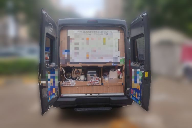 Used Iveco Daily 2023 2.5T A35M1 Multi-Purpose Passenger Vehicle Short Wheelbase Mid-Roof Design Single Tire Side-Sliding Door Automatic Transmission Trunk
