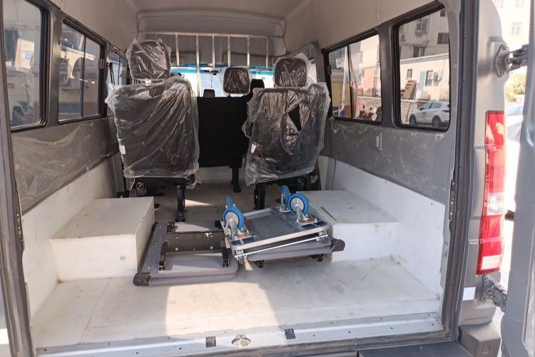 Used Iveco Daily 2023 2.5T A37M1 Multi-Purpose Passenger Vehicle Long Wheelbase Mid-Roof Dual Tires Manual Transmission Automatic Gearbox Trunk