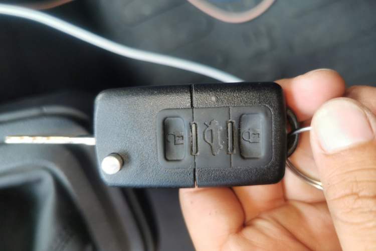 Used Iveco Daily 2023 2.5T A35M1 Multi-Purpose Passenger Vehicle Short Wheelbase Low Roof Single-Tire Side-Sliding Door Automatic Transmission Vehicle Key