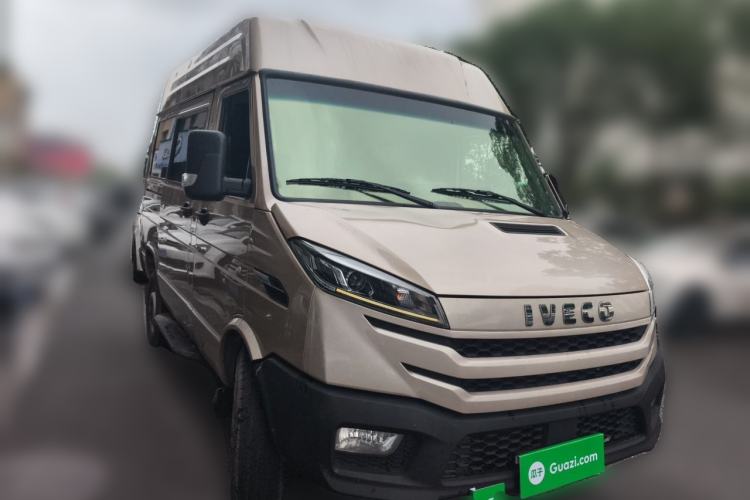 Used Iveco Daily 2023 2.5T A35M1 Short Wheelbase Mid-Height Single-Tire Side-Sliding Door 5–9 Seats Front Right 45 Deg
