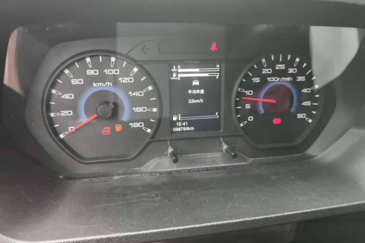 Used Iveco Daily 2023 2.5T A35M1 Short Wheelbase Mid-Height Single-Tire Side-Sliding Door 5–9 Seats Instrument Cluster
