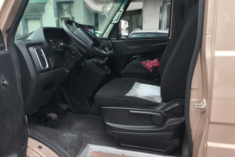 Used Iveco Daily 2023 2.5T A35M1 Short Wheelbase Mid-Height Single-Tire Side-Sliding Door 5–9 Seats Left Front Seat