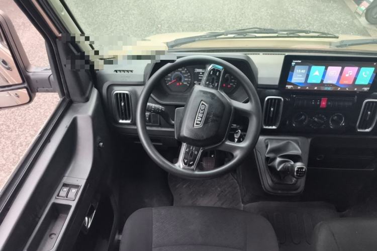 Used Iveco Daily 2023 2.5T A35M1 Short Wheelbase Mid-Height Single-Tire Side-Sliding Door 5–9 Seats Steering Wheel