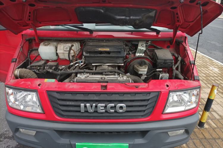Used Iveco Daily 2023 2.5T A35M1 Short Wheelbase Mid-Roof Dual Tire Side-Sliding Doors 5–9 Seats Engine Bay
