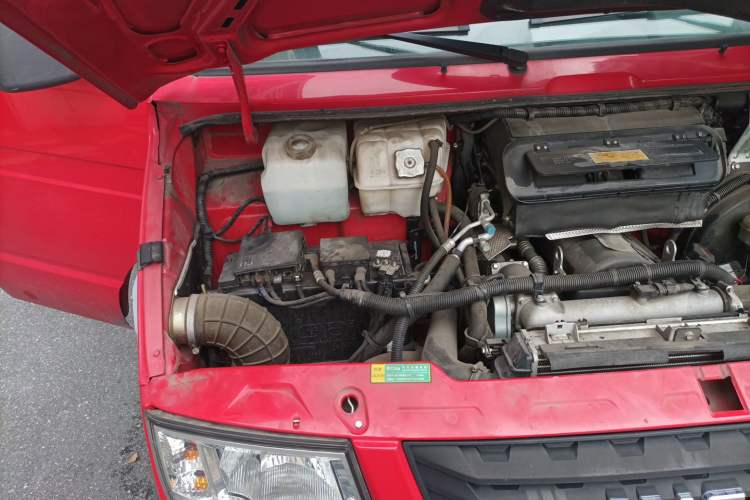 Used Iveco Daily 2023 2.5T A35M1 Short Wheelbase Mid-Roof Dual Tire Side-Sliding Doors 5–9 Seats Engine Bay Right