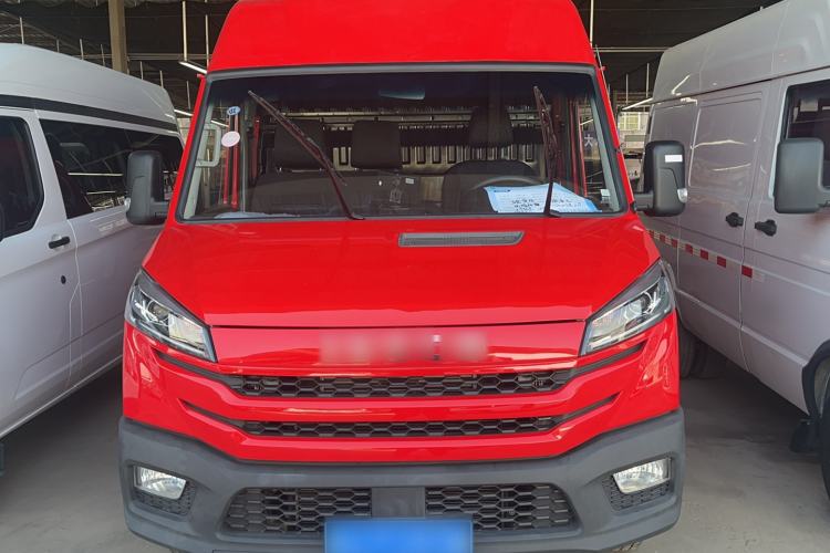 Used Iveco Daily 2023 2.8T V35 Van Short Wheelbase Mid-Roof Design Dual Tires Side-Swing Doors 2-3 Seater Exterior 1