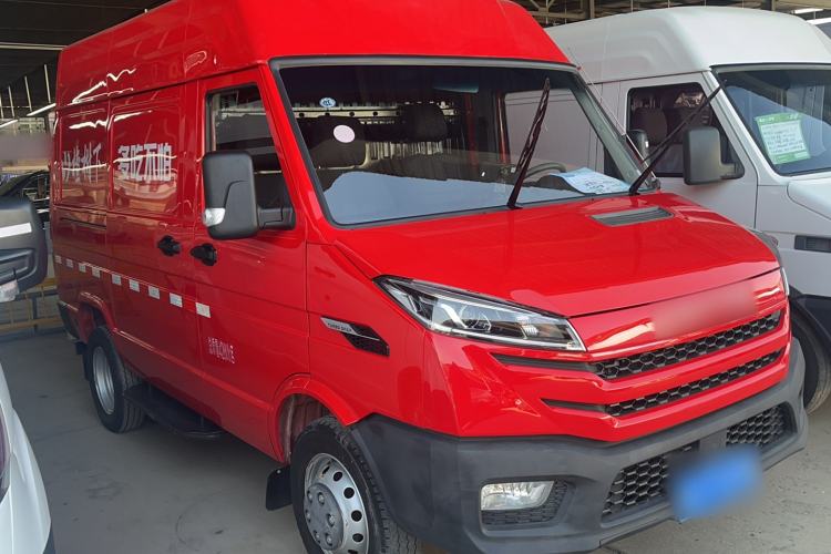 Used Iveco Daily 2023 2.8T V35 Van Short Wheelbase Mid-Roof Design Dual Tires Side-Swing Doors 2-3 Seater Exterior 2