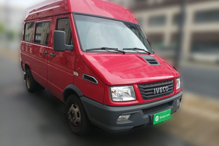 Used Iveco Daily 2023 2.5T A35M1 Short Wheelbase Mid-Roof Dual Tire Side-Sliding Doors 5–9 Seats Front Right 45 Deg