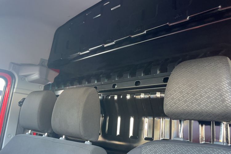 Used Iveco Daily 2023 2.8T V35 Van Short Wheelbase Mid-Roof Design Dual Tires Side-Swing Doors 2-3 Seater Headliner