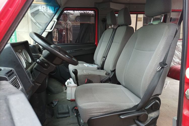 Used Iveco Daily 2023 2.5T A35M1 Short Wheelbase Mid-Roof Dual Tire Side-Sliding Doors 5–9 Seats Left Front Seat