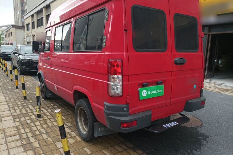 Used Iveco Daily 2023 2.5T A35M1 Short Wheelbase Mid-Roof Dual Tire Side-Sliding Doors 5–9 Seats Rear Left 45 Deg
