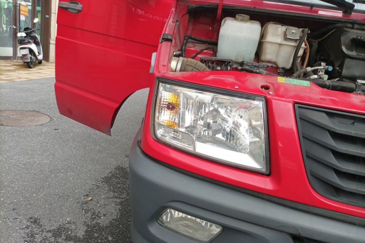 Used Iveco Daily 2023 2.5T A35M1 Short Wheelbase Mid-Roof Dual Tire Side-Sliding Doors 5–9 Seats Right Front Headlight